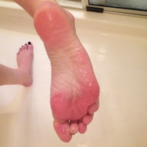 #soles #wetfeet #barefoot #footfetish