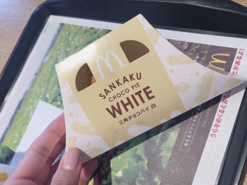 本間日陽さんのツイート: 衝動買い❤️わたしは、白派！！ 冬のマックだいすき〜 最近は、てりやきチキンフィレオにもハマってます☺️ #三角チョコパイ #マクドナルド t.co/HWy2