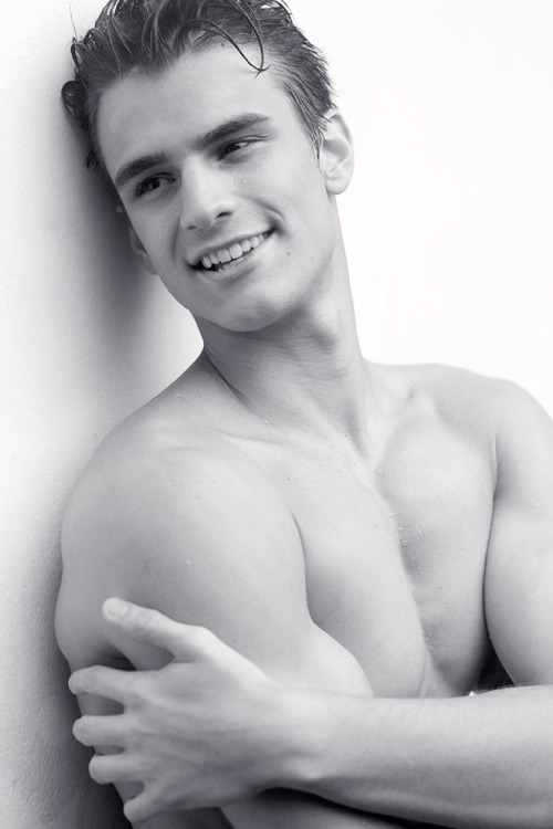 sabas125:  Renan Grassi by Henrique Padilha http://sabas125.tumblr.com/ 