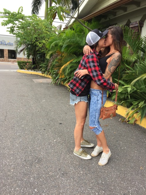 secutelesbian:  👭💕 