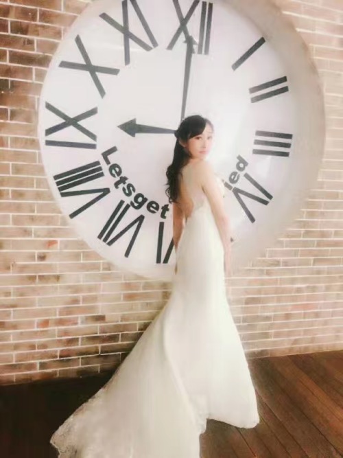 wshaoren: 处女骚货Ymx，白皙的长腿，完美的身材，美中不许的就是奶子和逼一样还是个处，谈过的男朋友没有一个操到她，今天送给女神一股浓精，禁欲三个月，下一股全部送到你得处女逼里！