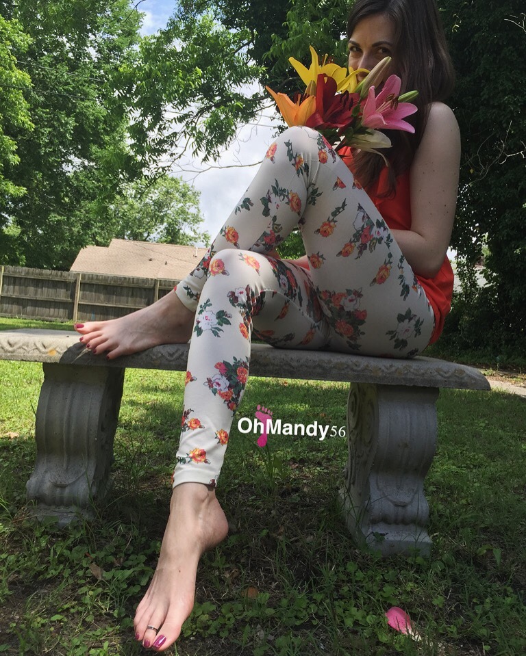 ohmandy56:  Surprised with hand-picked flowers from my husband today. :)
