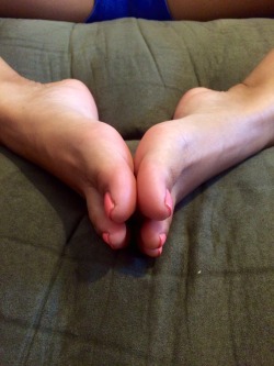 herfeet:Beautiful arches and sexy toes