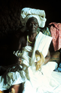 alaayemore: An elderly priestess of the