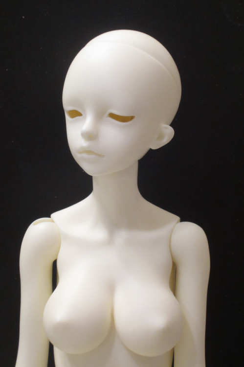 The Before and After of my Dollzone Ro project.  Her unaltered head an neck measurements and the res