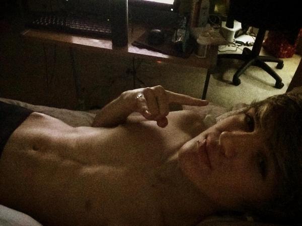 male-celebs-naked:  Daniel JSee more here