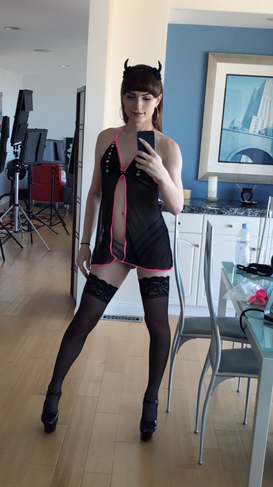NATALIE MARS Looking Naughty 😍