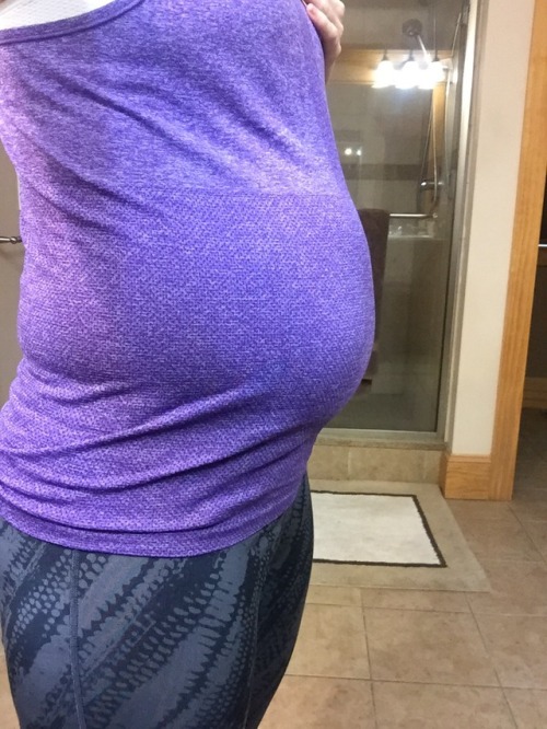 Porn kd315:Bump day 22 weeks. All belly photos