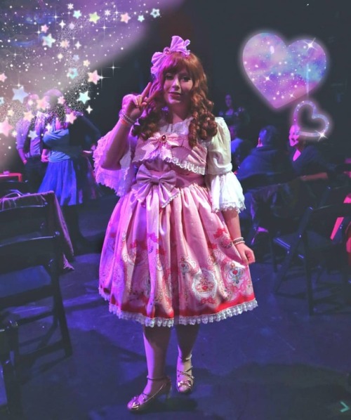 I had such a lovely birthday yesterday with @experimentsinelegance and @grimmfirefly! We went to a sailor moon themed burlesque show, so of course I had to wear a magical girl themed outfit.
💖💖💖
.
.
.
#lolitafashion #sweetlolita #haenuli...