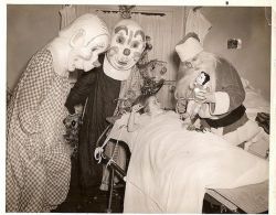 sixpenceee:  Two clowns and a Santa visit a children’s hospital, 1950’s.