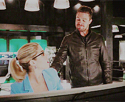 steelmeltingsmile:  #Olicity in 4.12 “Unchained” 