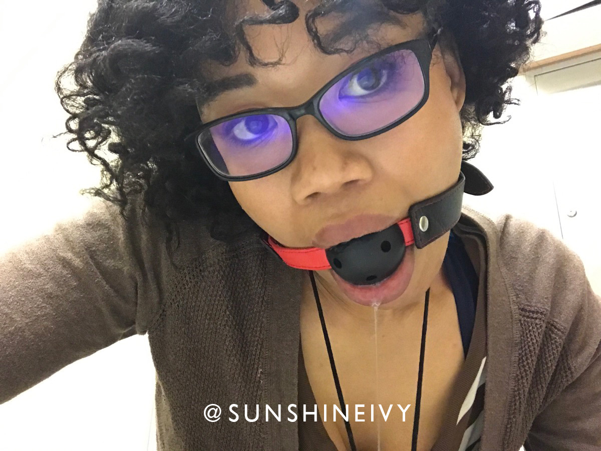 kinkncakes:  masterofivy: She snuck off and took these in the break room… …and