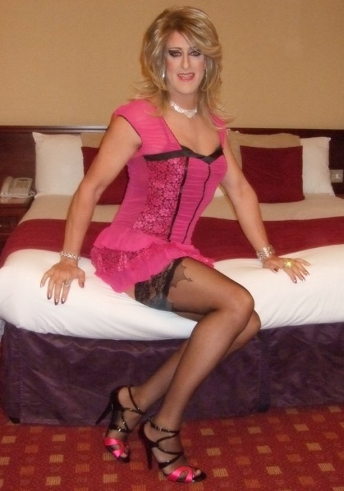 sexy-babe-crossdressing:  Transvestites  well done