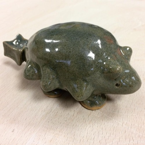 I like this guy’s beady eyes! He’s staying at #pottery until next week, I want to try adding detail 