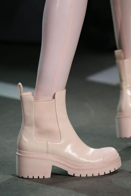 beyoncesasshole:  arctictic:  Shoes at Marc by Marc Jacobs Spring 2015 NYFW  I fuc w these boots so hard 