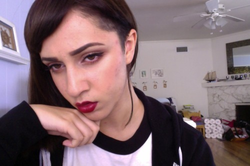 yokto:  carbon2:  six selfies???  she’s an angel