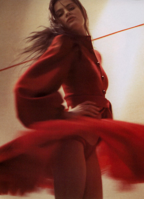 labsinthe:  “Rouge péché” Isabeli Fontanta photographed by Glen Luchford for Vogue Paris 2003/2004 