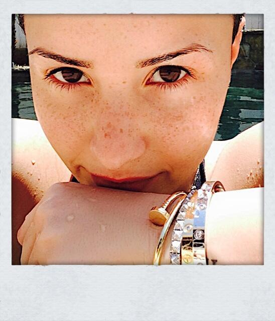 dlovato-news:  @ddlovato: Freckles 