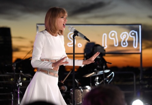 varietybeat: Taylor Swift performs for iheartradio