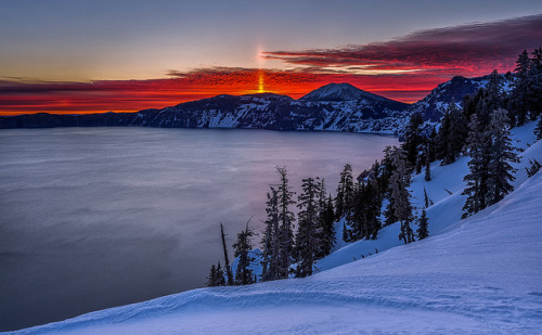 neptunesbounty: Crater Lake Sun Spire by tobyharriman on Flickr.