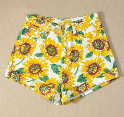 teencry:  Love these shorts but don’t want to spend ์ for them at American Apparel? Buy them HERE for an amazing price of ศ.19! These shorts are super cute for the summer, and a must-have in your closet! 