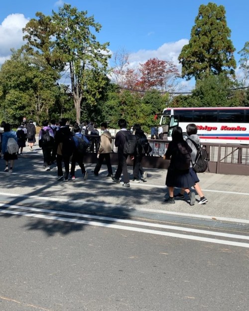 #kyoto #nanzenji #修学旅行 Very happy to see students are traveling again. #平安神宮#岡崎公園#ロームシアター京都#疏水#知恩院#南