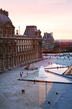  Musée du Louvre, Paris. 