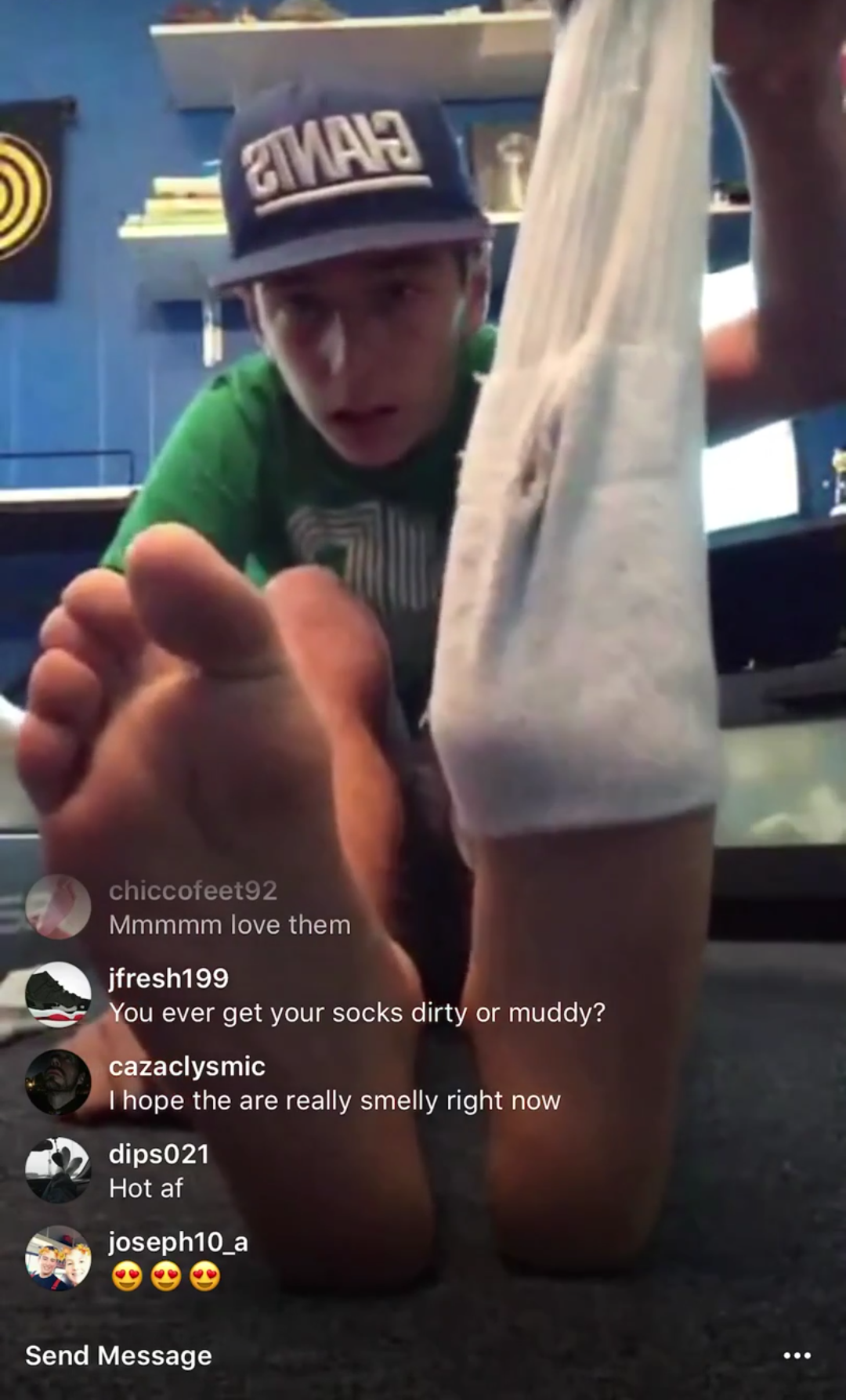 👱🏻‍♂️🦶🏼↖️