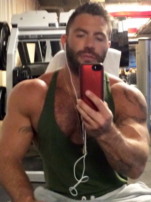 cuddlyuk-gay:    I generally reblog pics of guys with varying degrees of hair, if you want to check out some of the others, go to: http://cuddlyuk-gay.tumblr.com  