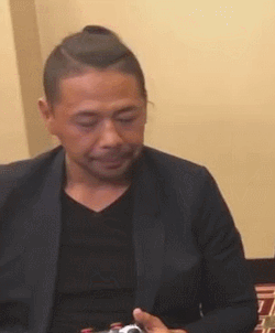leaveharmony:  Shinsuke &amp; Asuka + listening to Xavier’s very sweet attempt at pronouncing Japanese.  Asuka needs some tips on giggle-repression and Shinsuke’s in so much pain his eyes are watering lol