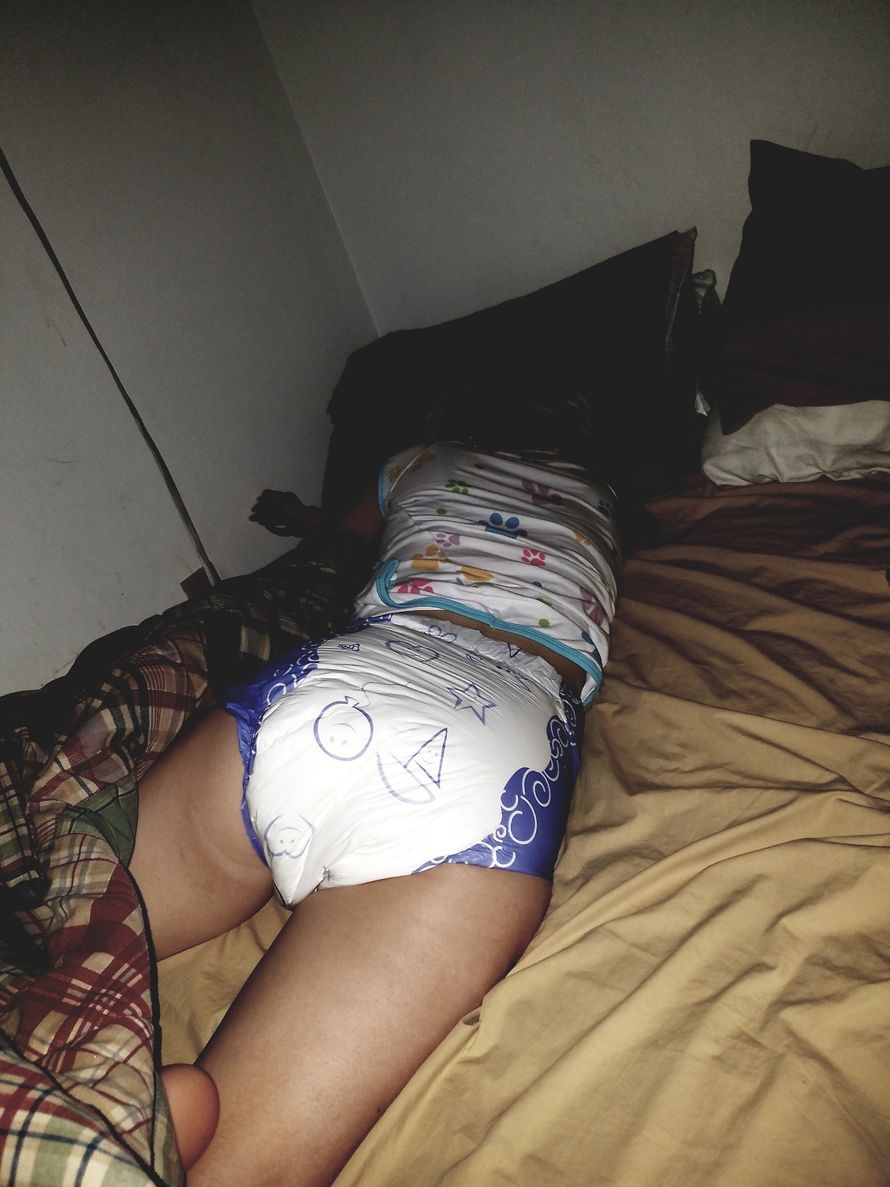 kingdaddyyo:Baby’s always need to protected at night, from accidents and monsters!
