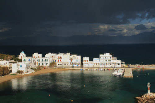 whileatsea:(Piso Livadi, Paros island)by hcoraliοι στιγμές έχουν χρώμα / to each their own