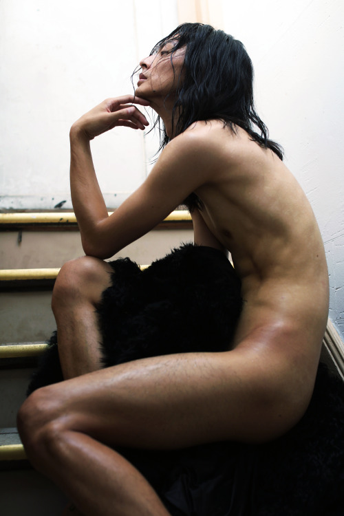 hadarlikestoblog:  http://issuu.com/elsewhere-zine/docs/_8_-_wet_issue 