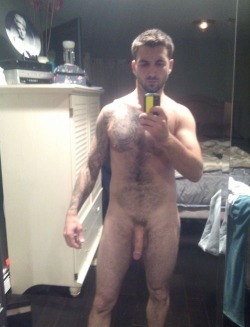 walkinghardon:  http://walkinghardon.tumblr.com come stare at hot guys with me.