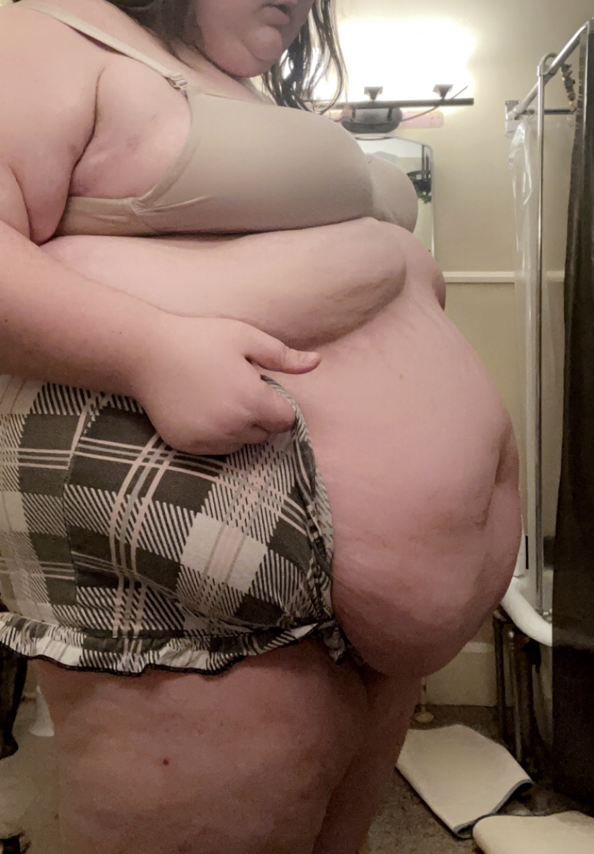 gluttenousgoddess:I’ve gotten OBESE. Fun fact I’m actually considered Super morbidly obese :) 
