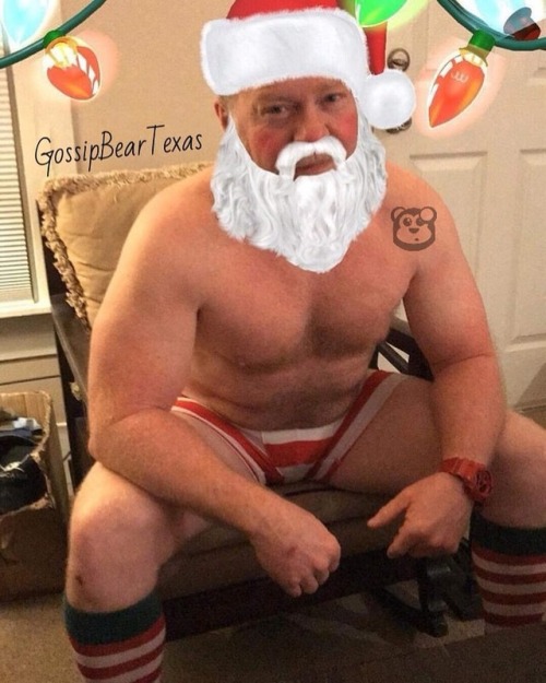 Ho ho ho from our buddy @scotttalbert Send us your pictures in Santa gear! #woof #bearsgay #gaybear 