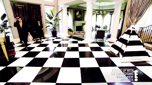 glamorouskardashiansjenners:  😂 just remembered this episode! 