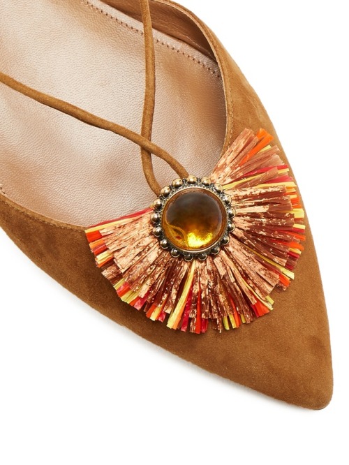 Fonte : Aquazzura - Samba raffia-embellished suede flats.Source : tinamotta.tumblr.com