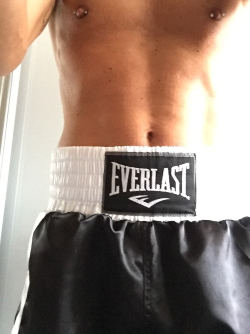 shortsnjock:New everlast trunks have arrived! very sexy
