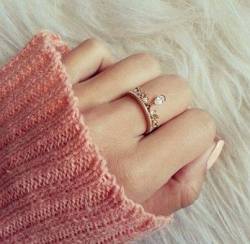 tbdressfashion:  shiny ring 