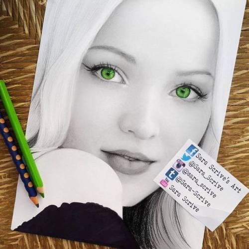 Hi guys! This is my new portrait and I decided to draw the beautiful @dovecameron ♡ I really love he