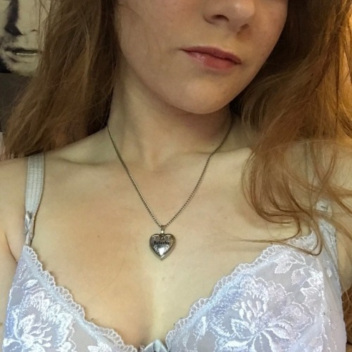 brattygal:  feeling pretty :-)