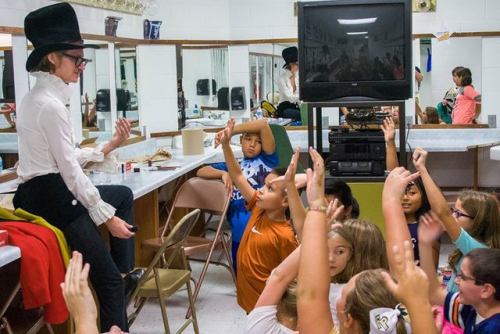 girlwithalessonplan: muchadoaboutmusicals:Children learning about technical theatre warms my heart. 