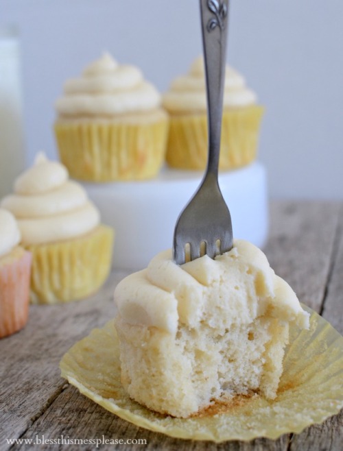 do-not-touch-my-food:Vanilla Cupcake