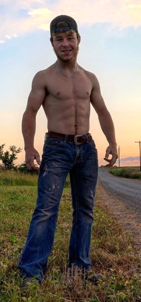 biggbadassmike:hotcowboysandbullriders:HOT DAMM SEXY AS FUCK!!!!!