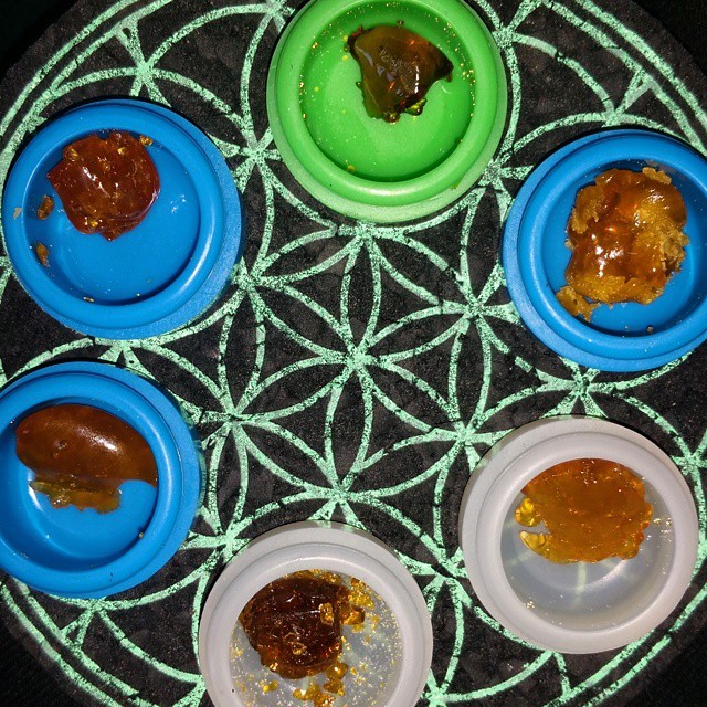 tha-grateful-hippie:  So many flavors!😍😍#moodmats #shatter #bho #letsgethighasfuck