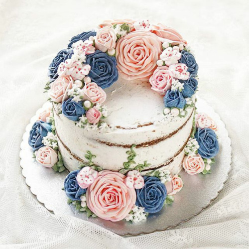mayahan:Blooming Flower Cakes To Celebrate The Return Of Spring I love these @dharuadhmacha! The unicorn cake!!! 😍 I would totes make that for you homie!!!