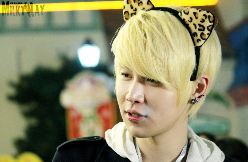 ledappleworld:  [Photo]121213 Lotte World - Hanbyul [cr: Milky Way] #1 Do not edit