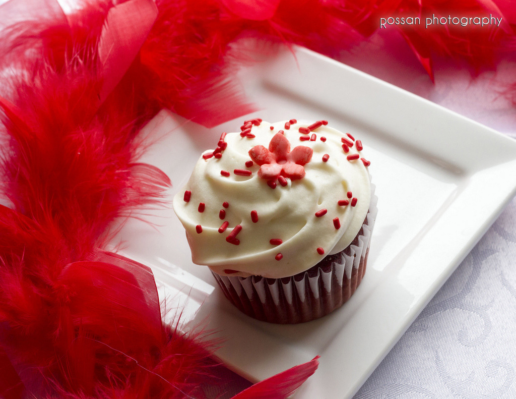 wehavethemunchies:  Cupcake! (by RossanWithACamera) 