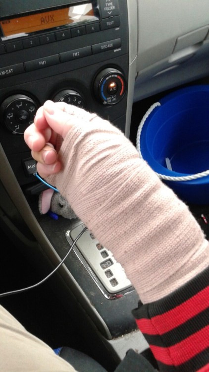 Work is gonna be so much fun today with this claw….FML
